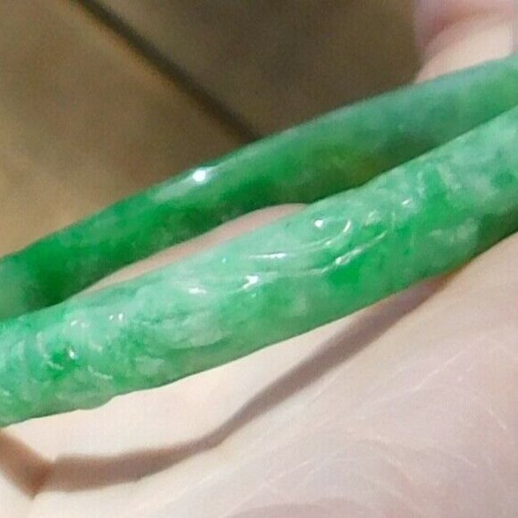 Carved Jade / Jadeite Bangle Bracelet Green Marbled 2.25" Inside Across "COLD" - Picture 11 of 12